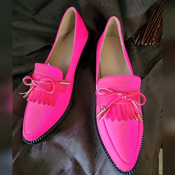 SHOES - Picture 2 of 3